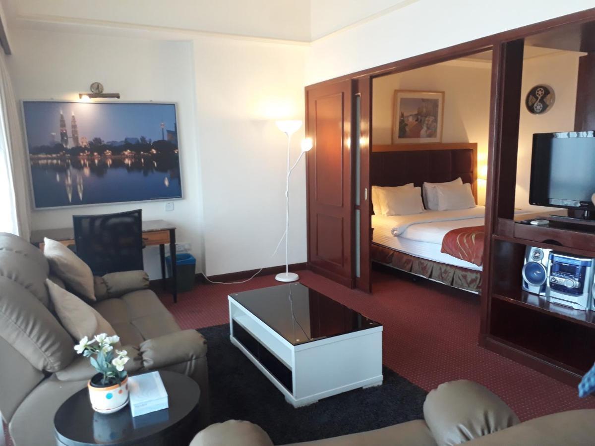 Raymond Suites At Berjaya Times Square กัวลาลัมเปอร์ ภายนอก รูปภาพ